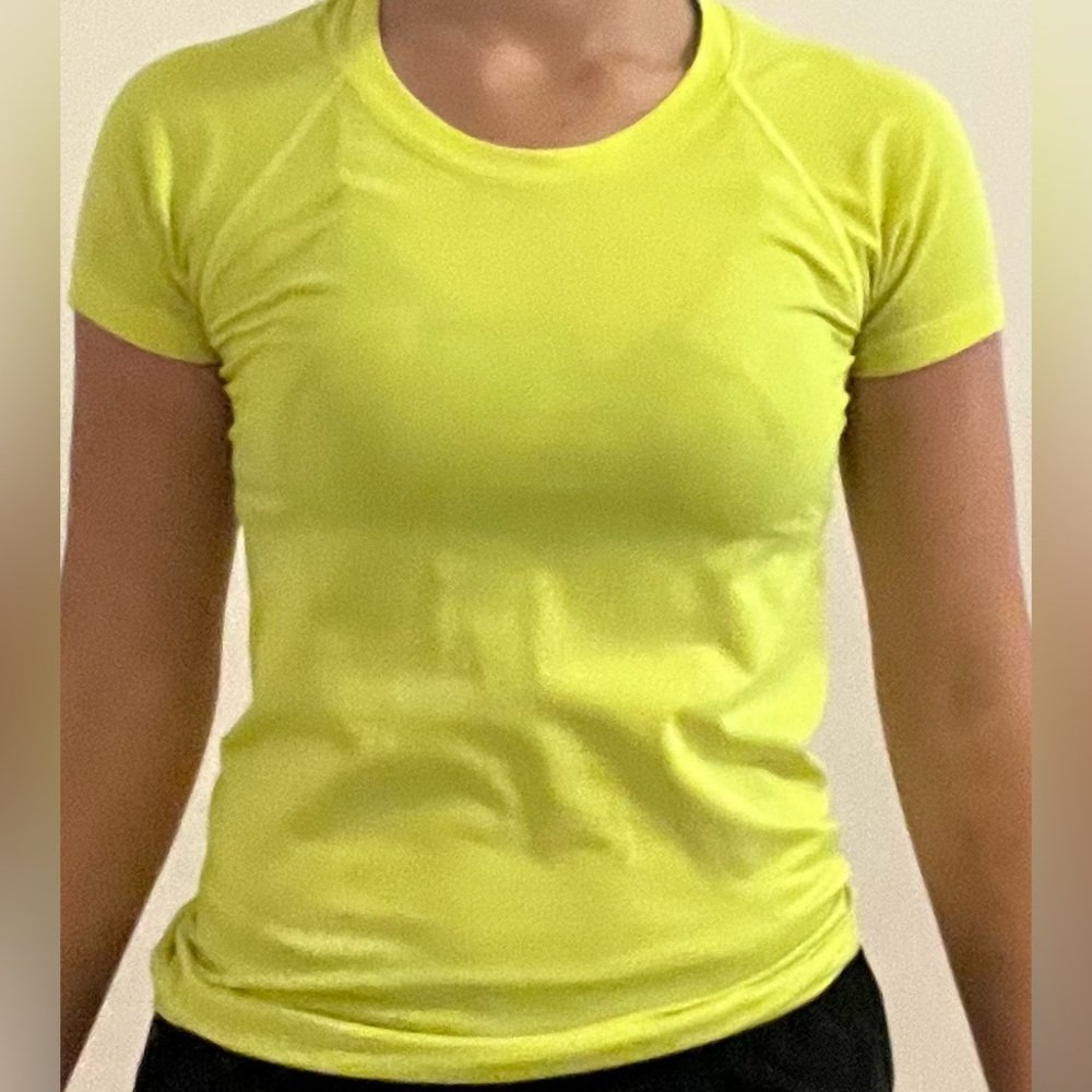 LULULEMON - Neon yellow swiftly tech 2.0 - size 6